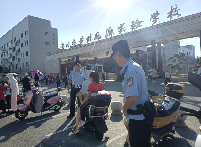 黄州汪家墩社区开展爱心护学岗志愿服务活动
