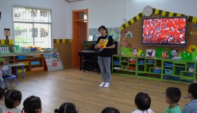 《致敬老兵》陈芳：三尺讲台续芳华