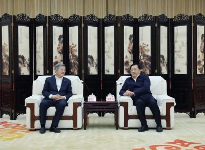 王忠林与武汉大学知名校友代表座谈