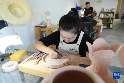 浙江龙泉：寻找北宋风骨的“95后”夫妻档