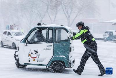 雪中作业保平安