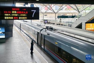 深圳铁路将加开假期过港高铁 每日开行超200列