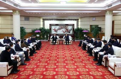 王忠林与参加2023中国纺织大会嘉宾代表座谈