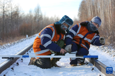 新华全媒+丨饮冰卧雪 扎根中国最北角的极寒作业者