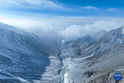 冬日岗什卡雪峰 