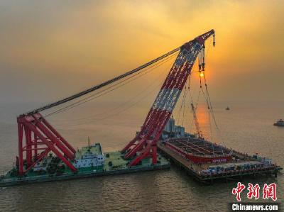 青龙门大桥进入海上主墩承台施工阶段