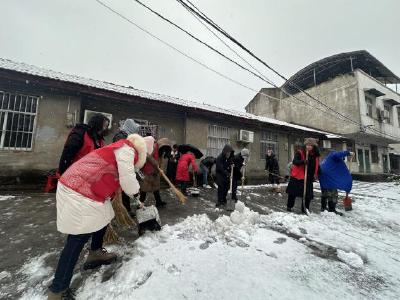 黄州体育路社区开展扫雪除冰志愿服务活动         
