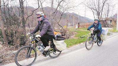 母子从上海骑行14天回黄冈过年