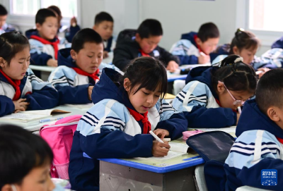 积石山6.2级地震青海震区中小学校全面开学 
