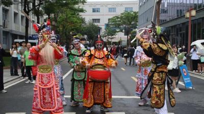 7名大一学生化妆11个小时、整晚未睡，只为这件事