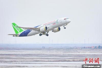 中国国产客机C919和ARJ21完成首次加注可持续航空燃料演示飞行