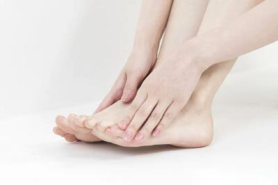 双脚出现这9个症状，可能是疾病信号→