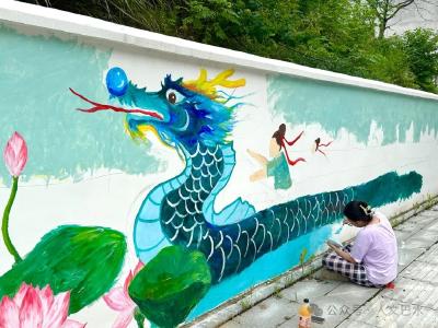 团风县缤纷墙绘为和美乡村增色添彩