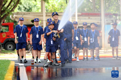 福建厦门：消防队里学技能