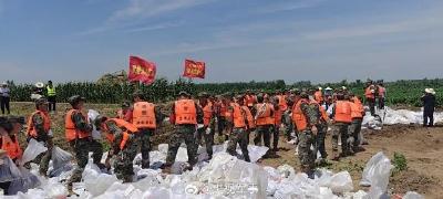 突发！湖南华容县钱团间堤堤坝管涌