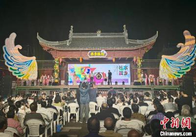 鲁迅笔下水乡社戏“十一”再现 年轻人文豪故里寻童趣