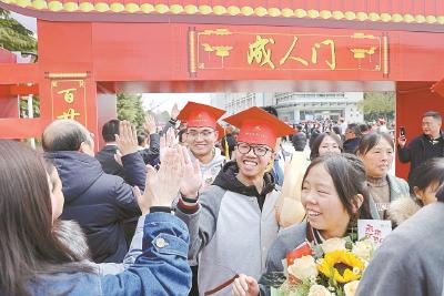 百廿芳华铸卓越  追光逐梦攀高峰