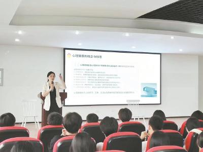 黄冈市医疗集团妇幼保健院专家走进美苑高中举办心理健康讲座