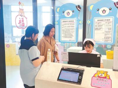 “乐园式”预防接种筑牢儿童健康防线 ——黄冈市医疗集团妇幼保健院儿童预防接种诊区见闻