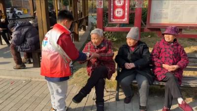 黄州区六福湾社区：浓浓饺子香 暖暖冬至情