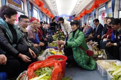 新春走基层｜“村火车”上的新春年货铺 连续7年赢得“人心红利”