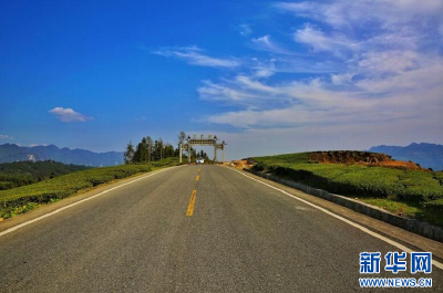 湖北：建“四好农村路” 推进乡村全面振兴