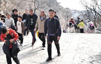 从助力登山到服务生活 养老机器人规模化应用还有多远