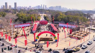 黄冈市举行“春暖农民工”返乡就业专场招聘会