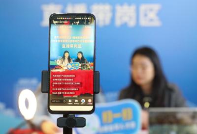 春风送暖 中国各地多项举措助力新春就业返岗