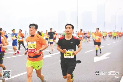 汉马全勤跑者追赶武汉速度