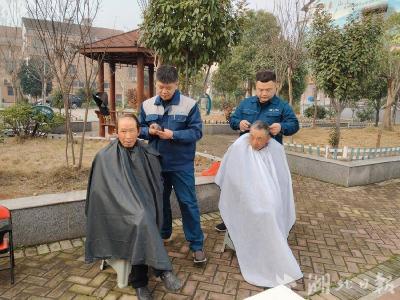 武穴田家镇：三月春“锋”暖，文明树新风
