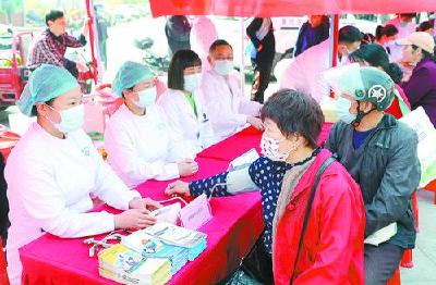 我市开展 “世界防治结核病日”义诊活动