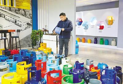 坚定不移出去闯   “钢瓶大王”把产品销往50个国家