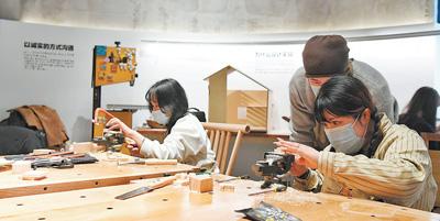 拥抱青年人，实体店焕发新活力