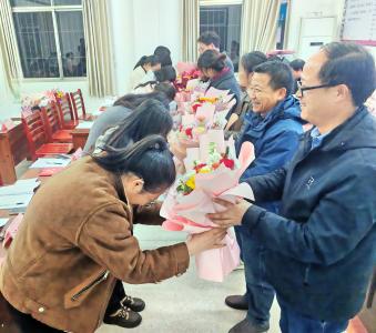 英山县长冲高中青蓝结对携手共成长