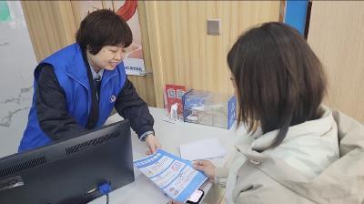 新华保险黄冈中支开展公益宣传活动