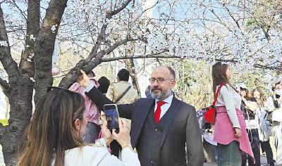 “相约春天赏樱花”火到国外  3月免签入境武汉的外国人劲增209%