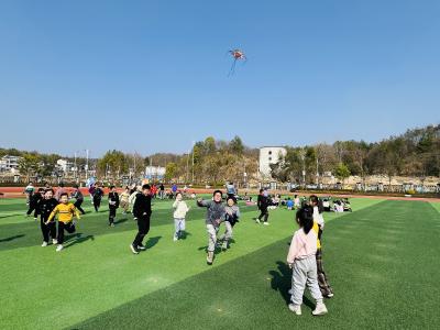 【守护成长】书包“轻”了，笑容“甜”了！英山县毕昇小学解锁多彩课余时光