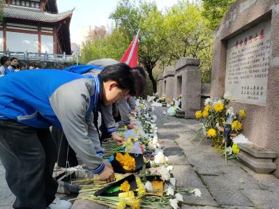 英山县长冲高中：清明祭英烈  传承爱国志
