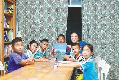 长江孤岛上，开了家不卖书的书店 6年3万人次来免费阅读
