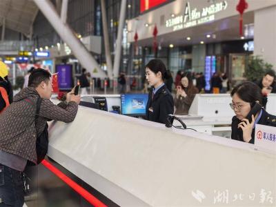 清明假期首日182万人次畅行湖北
