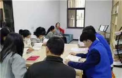 新华保险黄冈中支开展“世界读书日”公益活动