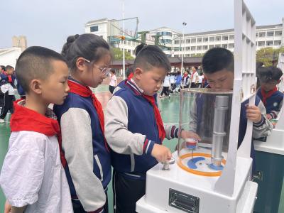 全员参与，人人闪光！市东坡小学科技.阅读.体艺节好“过瘾”