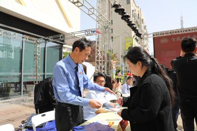 黄州区检察院开展全民国家安全教育日宣传活动