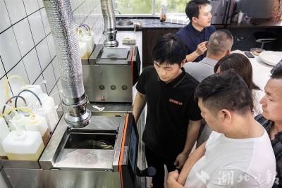 武汉炒菜机器人服务全球1600余家餐厅
