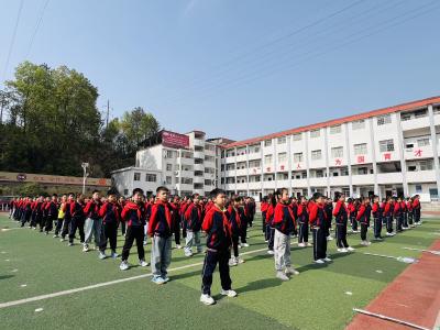 英山白石坳小学大课间评比“亮”风采