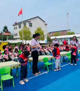 展童年之美，育劳动之乐——蕲春县第三幼儿园彭思园区举办幼儿自理能力大赛