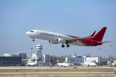 国内航线下调燃油附加费 4月5日后买机票更便宜
