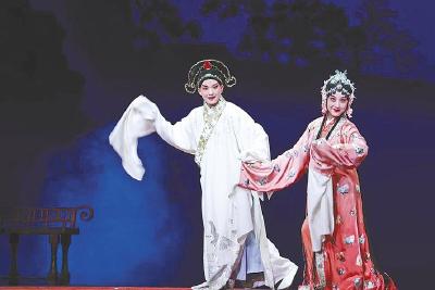 55出戏连演三晚 “柳梦梅”称赞观众懂戏 昆剧全本《牡丹亭》首登武汉戏码头