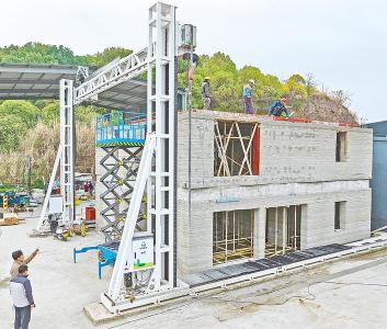三峡大学 “打印”出双层小楼